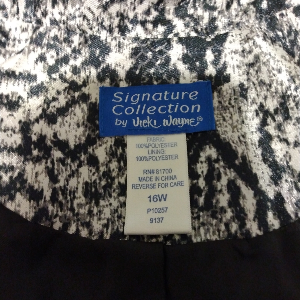 Vintage lightweight coat/jacket w/ snakeskin pattern. Size 16W. - Picture 5 of 6